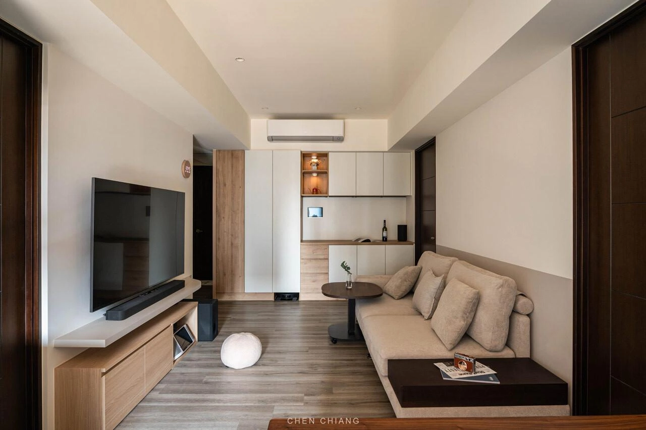 L HOUSE