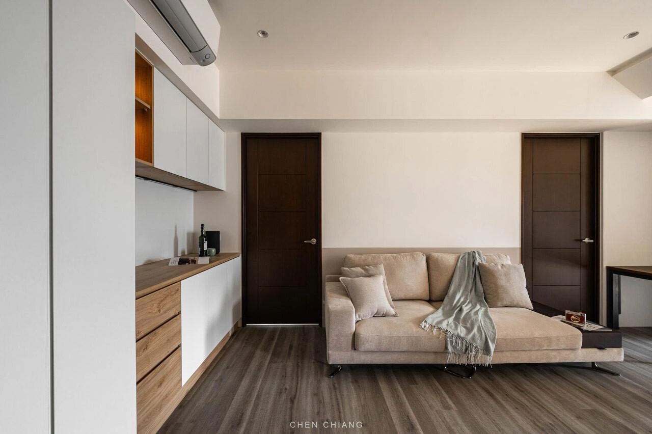 L HOUSE