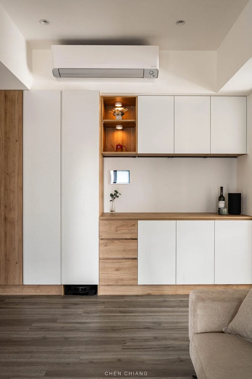 L HOUSE
