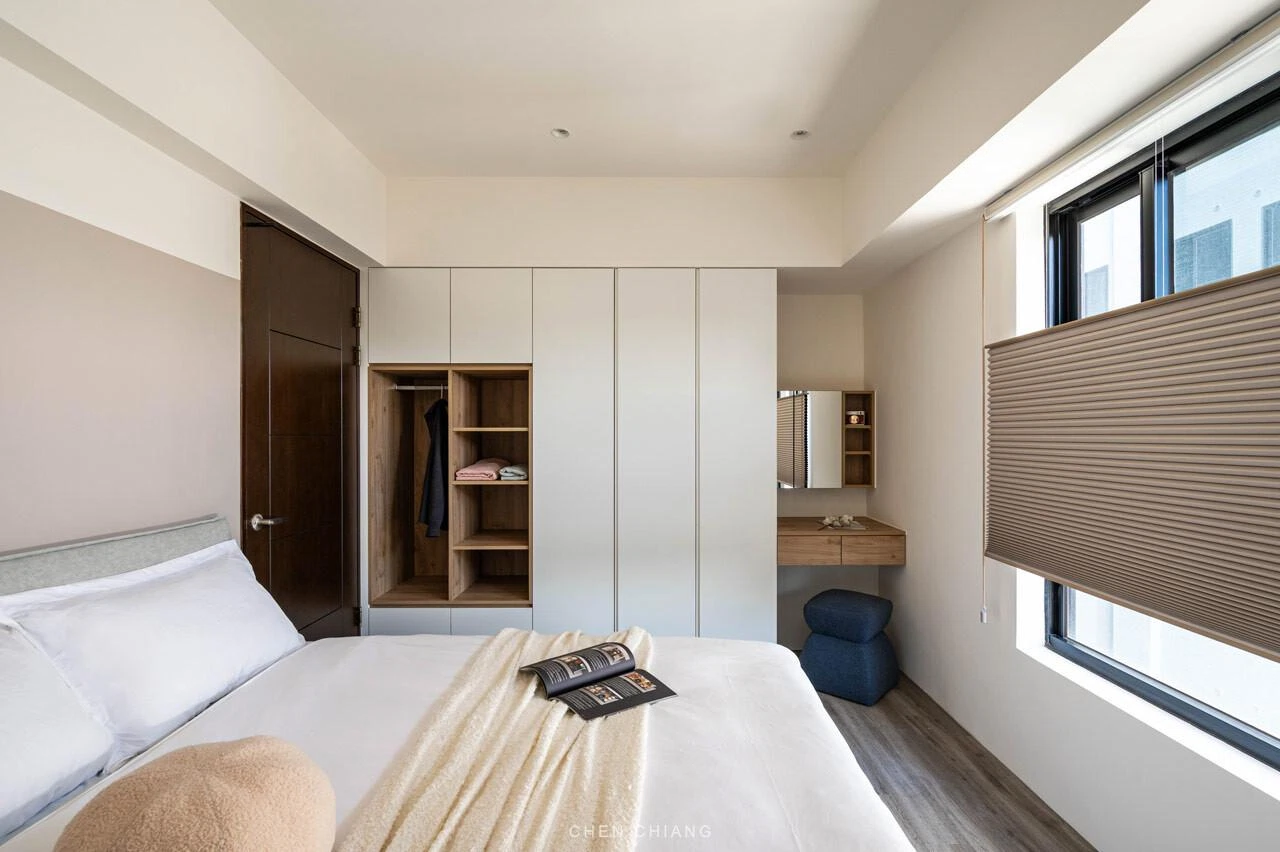 L HOUSE